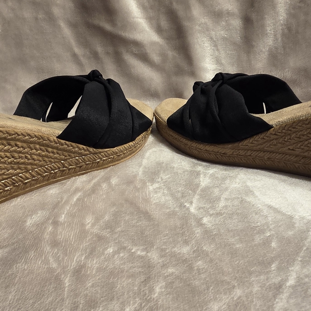 Tuscany Easy Street Ghita Black Crepe Wedge Sandal in Women's Size 10 - Picture 3 of 9